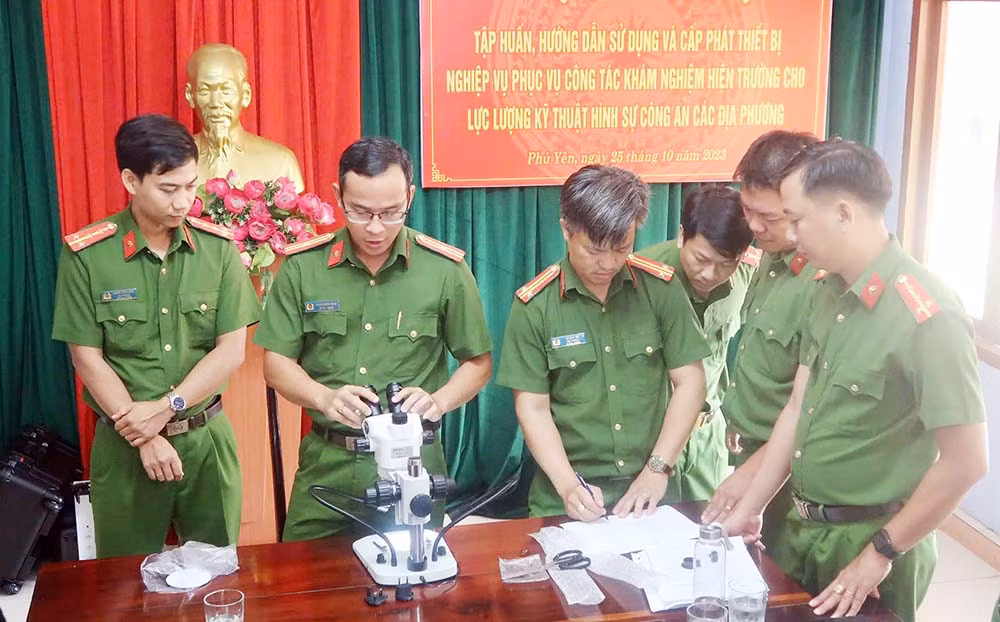 Những người giải mã vụ án ở xứ “hoa vàng trên cỏ xanh” -1