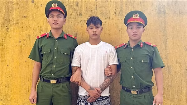 Vận động đối tượng trốn truy nã ở Campuchia về nước đầu thú