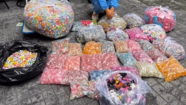 “Xé túi mù” -&nbsp; Một trào lưu góp phần hủy hoại môi trường