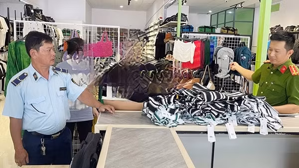 Kiểm soát hàng hóa kinh doanh trên Facebook, TikTok