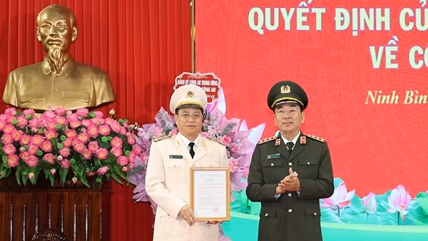 Đại tá&nbsp;Đinh Việt Dũng giữ chức vụ Giám đốc Công an tỉnh Ninh Bình