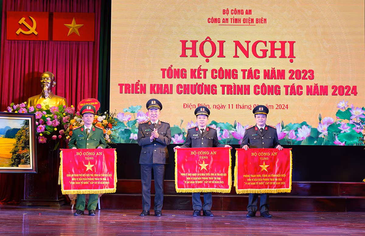 Thứ trưởng Trần Quốc Tỏ dự hội nghị triển khai công tác năm 2024 tại Công an tỉnh Điện Biên -1