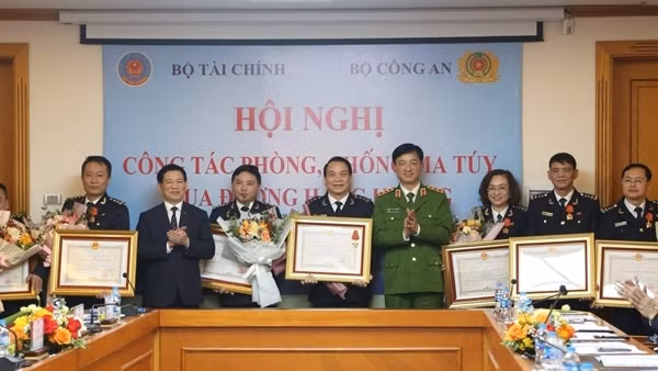 Tăng cường phối hợp, không khoan nhượng với tội phạm ma túy