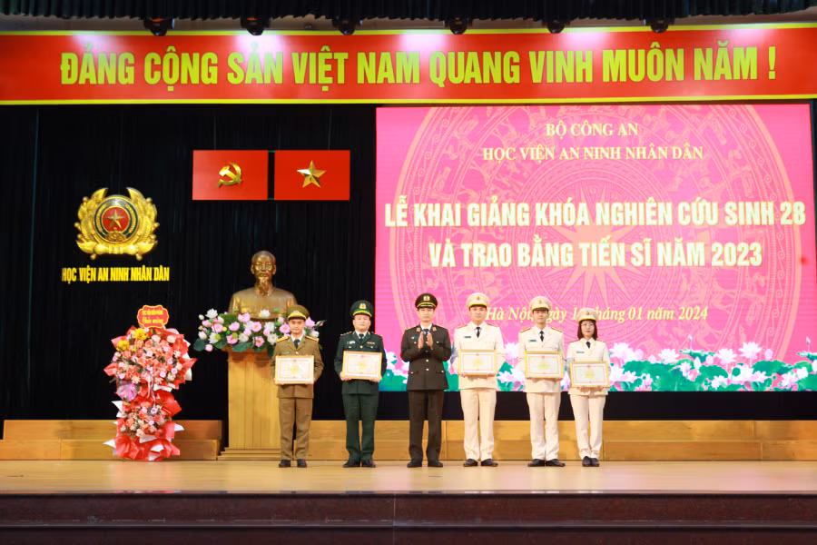Học viện ANND khai giảng khóa nghiên cứu sinh 28 và trao bằng tiến sĩ năm 2023 -0