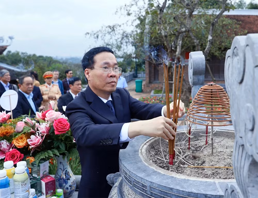 Chủ tịch nước Võ Văn Thưởng dâng hương tưởng nhớ Chủ tịch Hồ Chí Minh -0