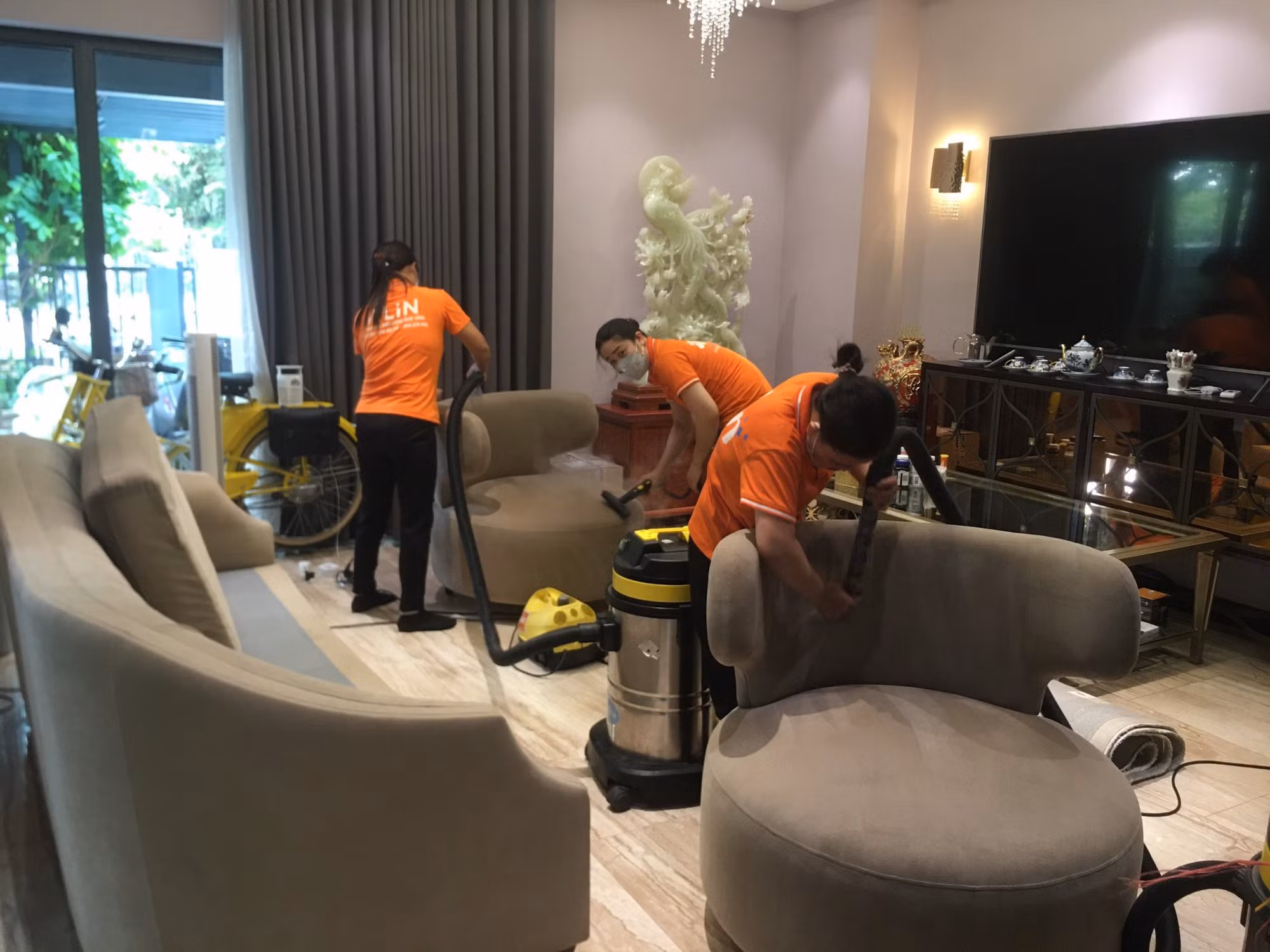 Dịch vụ lau dọn nhà cửa đắt khách dịp cuối năm -0