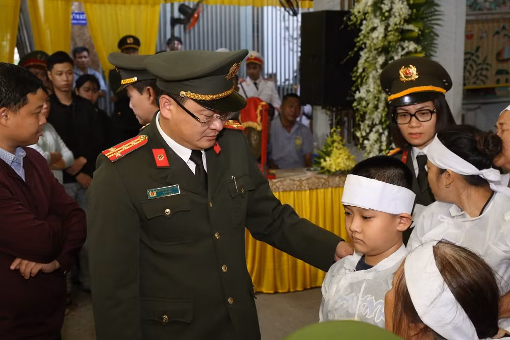 Tiếc thương một cán bộ Công an luôn gần dân, vì dân -0