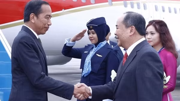 Tổng thống Indonesia đến Hà Nội, bắt đầu thăm cấp Nhà nước tới Việt Nam