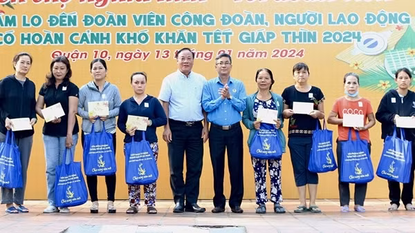 Chăm lo Tết cho người lao động, người nghèo