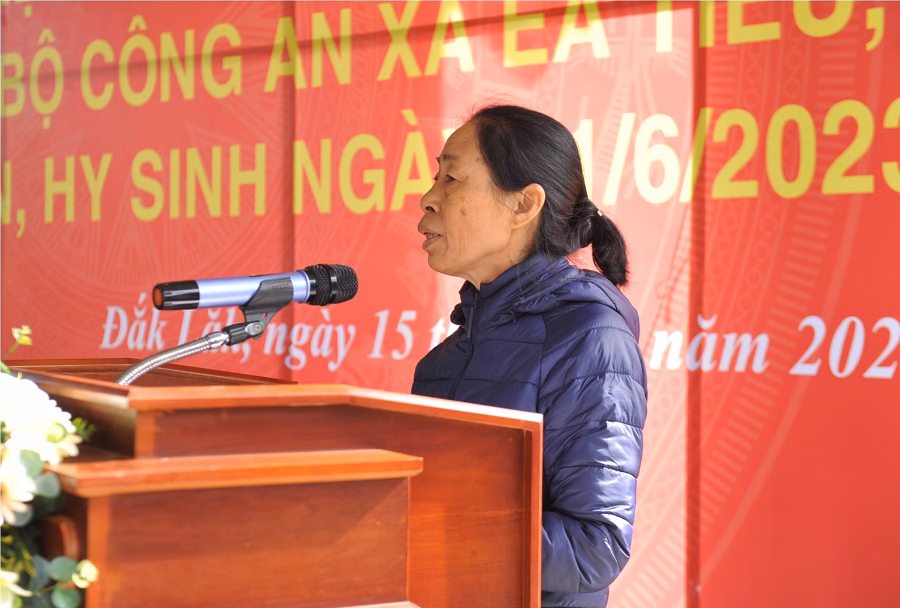 Trao “Nhà tình nghĩa” cho thân nhân liệt sĩ CAND hy sinh trong vụ khủng bố ở Đắk Lắk -0