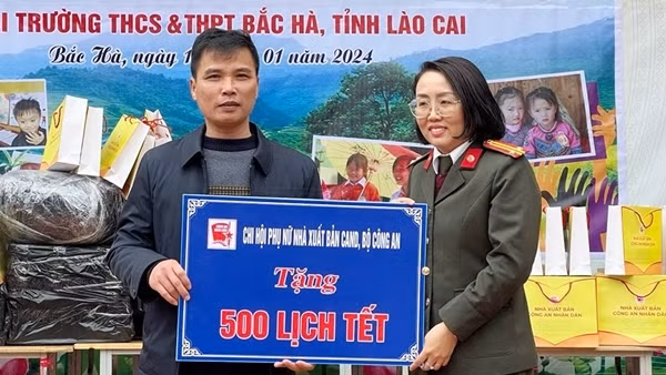 Tổ chức chương trình trình thiện nguyện "Áo ấm cho em&nbsp;2024"