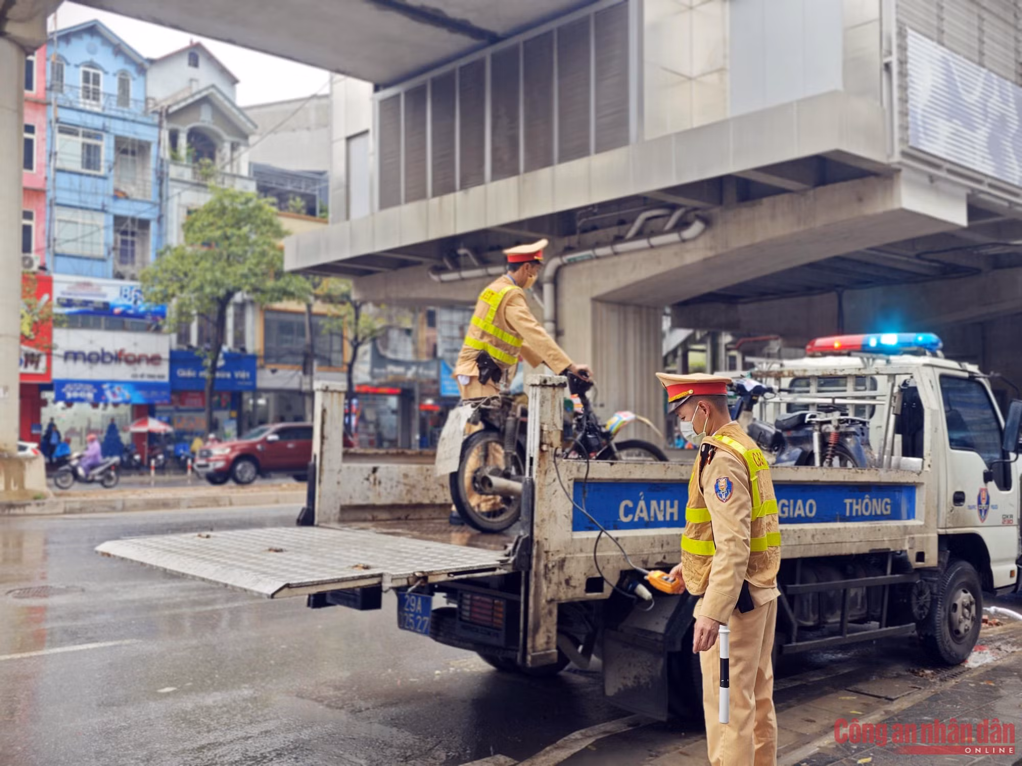 Chặn đứng những “hung thần” xe tự chế trên đường phố Hà Nội -4