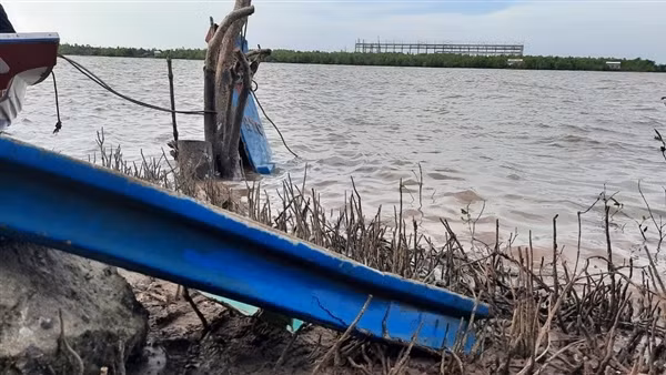 Ba thợ lặn ở Cà Mau mất tích sau khi cưa bom phát nổ
