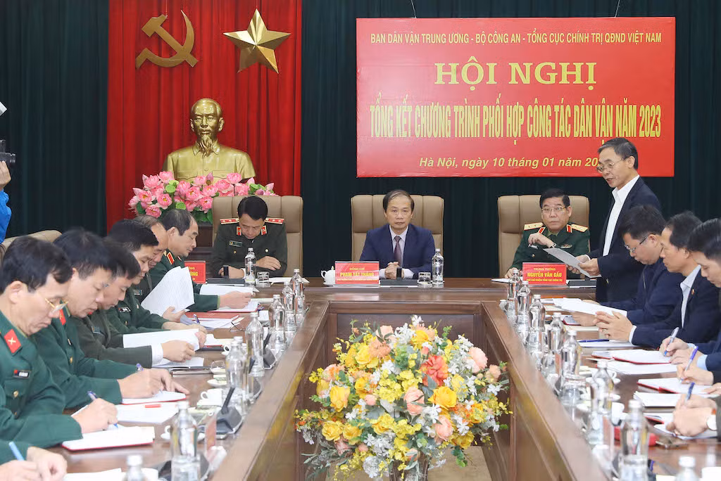 Phát huy vai trò của lực lượng vũ trang trong thực hiện công tác dân vận của Đảng -0