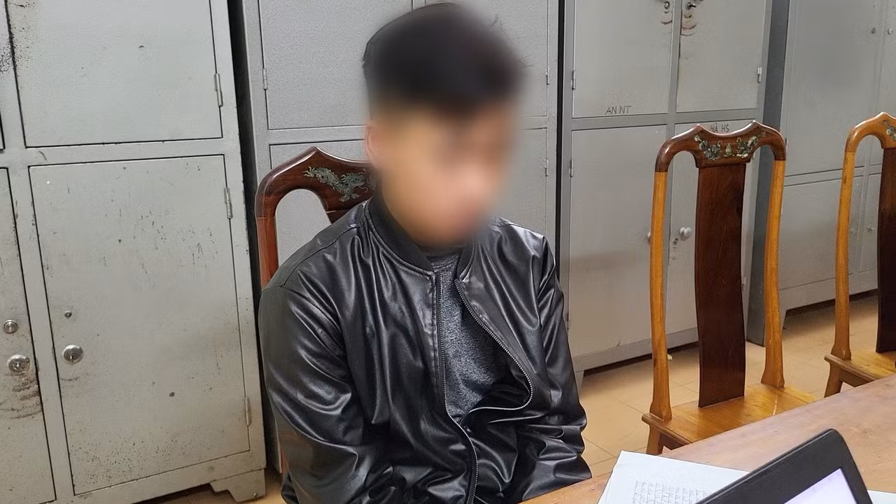 Khởi tố nam sinh lớp 12 
