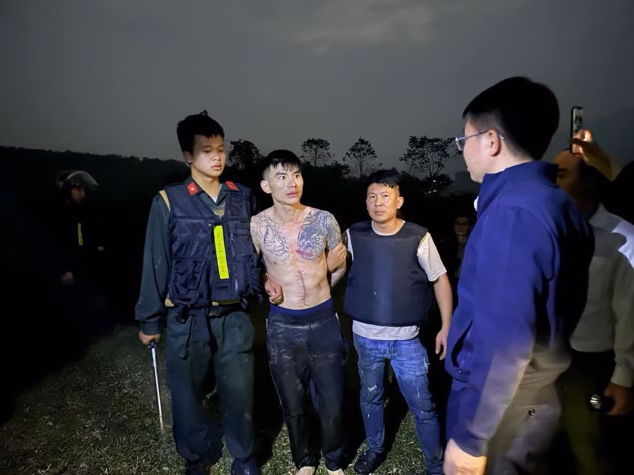 Truy bắt nhanh đối tượng sử dụng vũ khí nóng chống trả lực lượng Công an -1