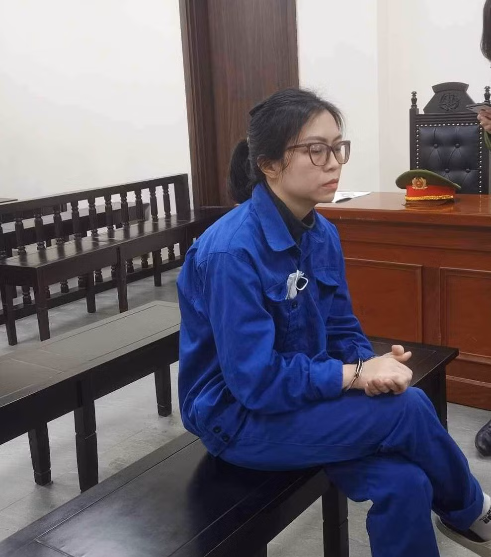 Chiếm đoạt hàng chục tỷ đồng từ mượn danh bố mẹ làm ở nhà máy in tiền -0