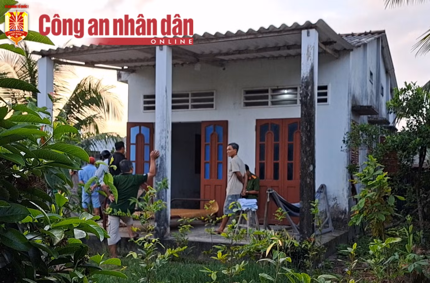 Người đàn ông tử vong trong tư thế treo cổ trong nhà -0