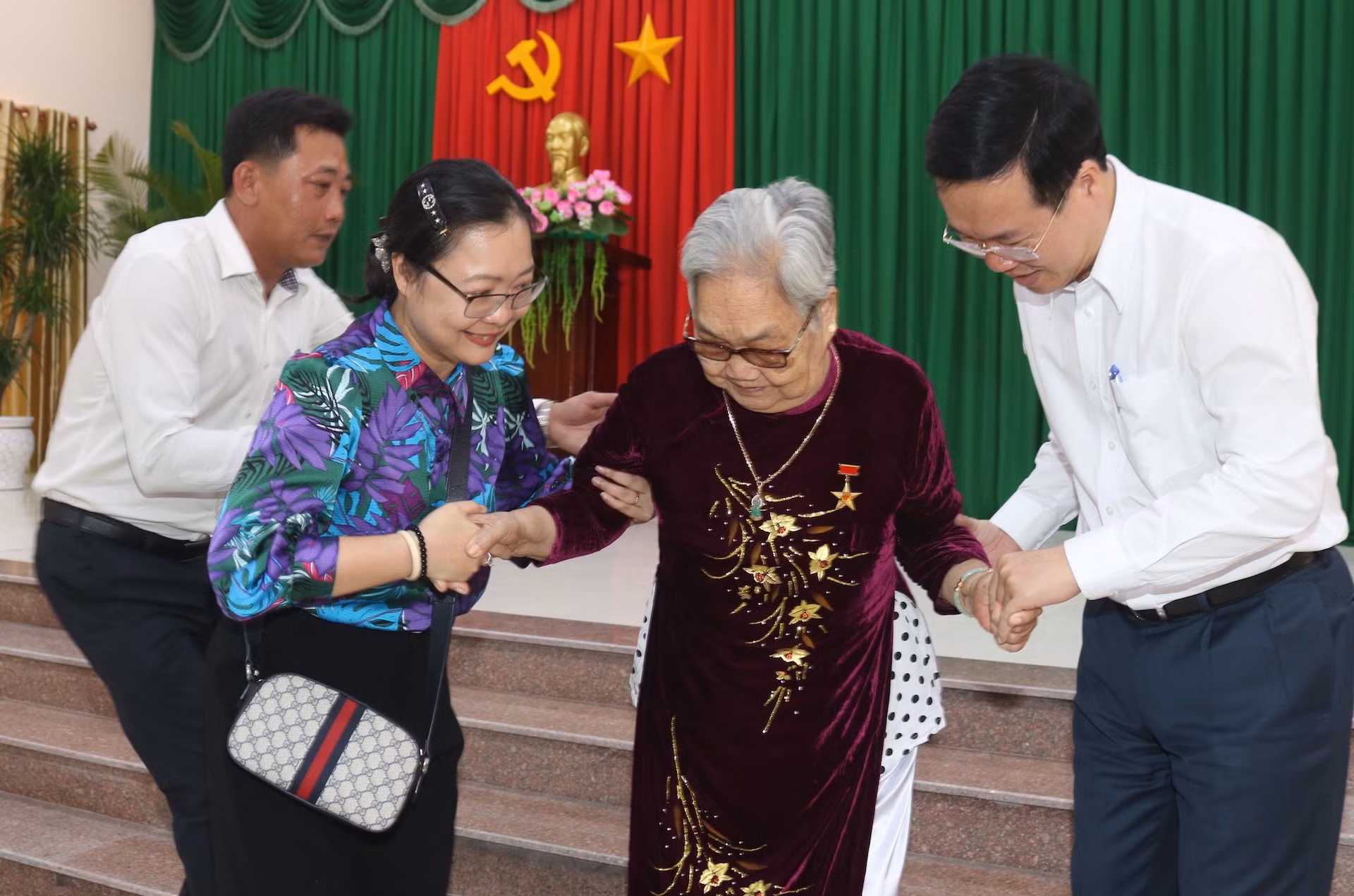 Chủ tịch nước Võ Văn Thưởng thăm, chúc Tết các tầng lớp nhân dân tại Vĩnh Long -0