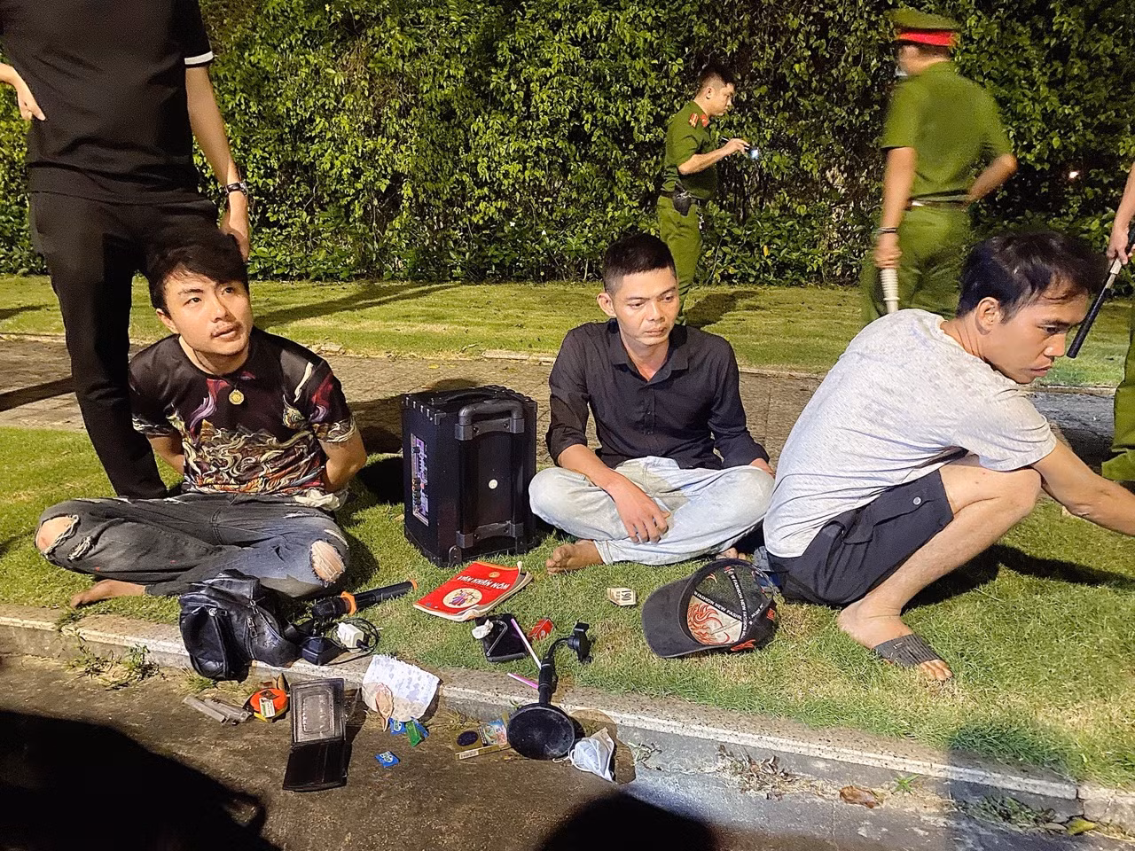 Tàng trữ ma túy kiêm nồng độ cồn ra đường gặp ngay CSGT -0