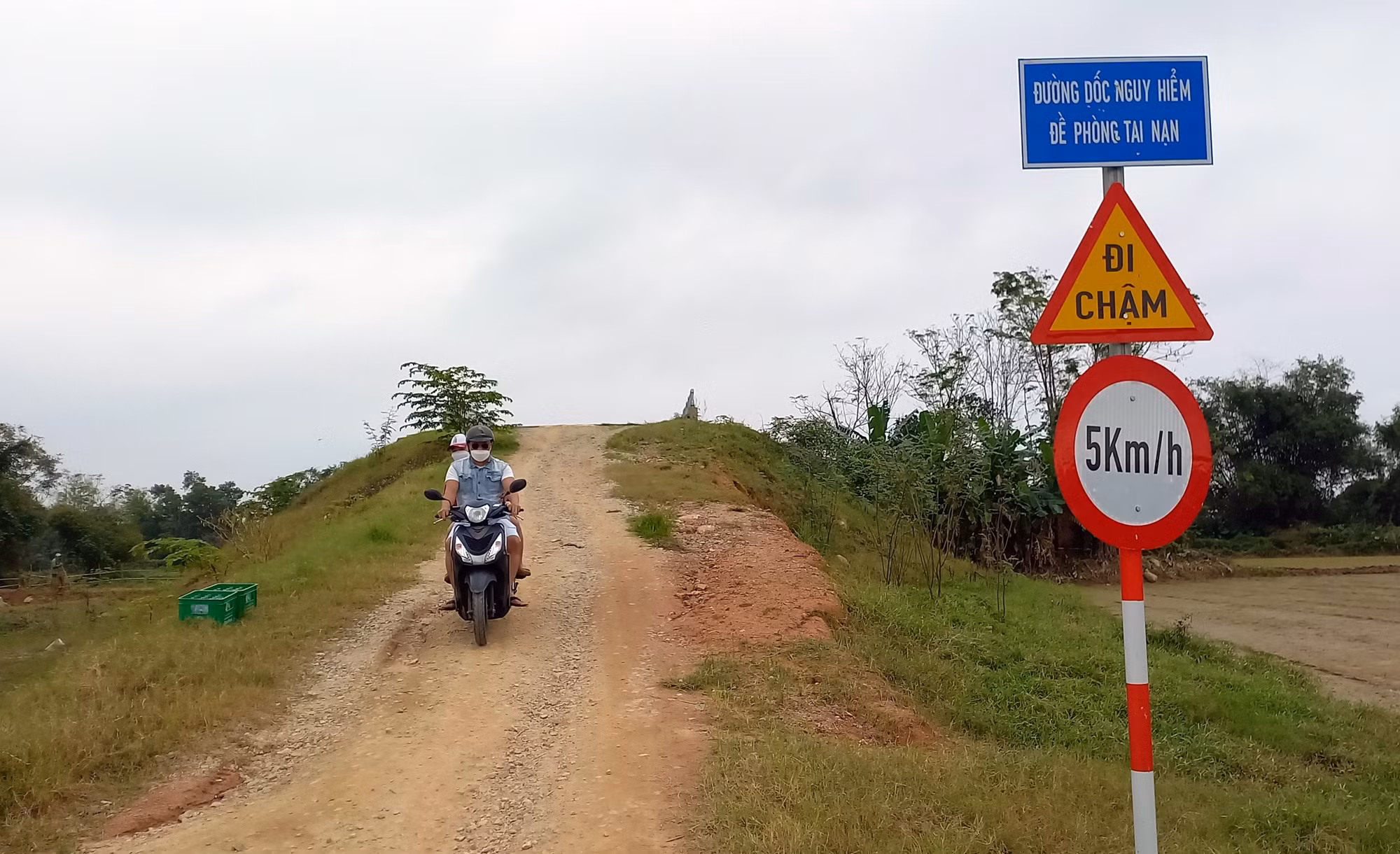 Làm rõ trách nhiệm chủ đầu tư dự án cầu xây xong, đường dẫn vẫn dở dang -0