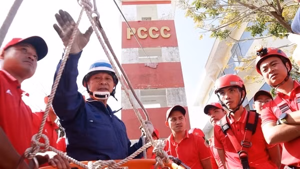 Nhật Bản chia sẻ kỹ năng chữa cháy, cứu hộ, cứu nạn với Công an Đà Nẵng