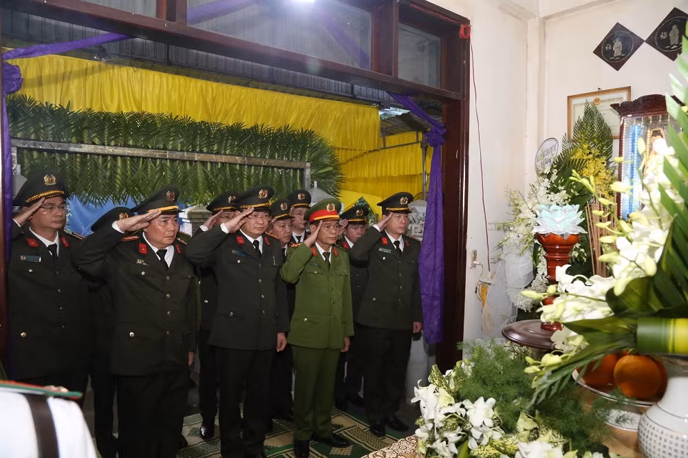Tiếc thương một cán bộ Công an luôn gần dân, vì dân -0