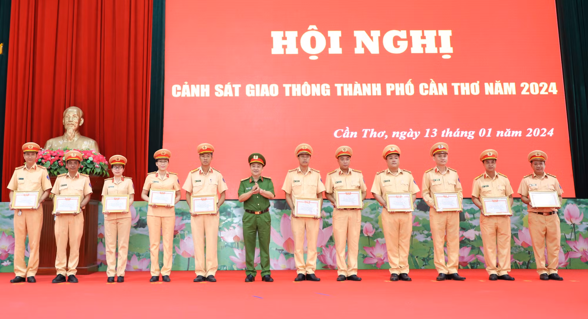 Tiếp tục kéo giảm tai nạn giao thông ở thành phố trung tâm châu thổ Cửu Long -0