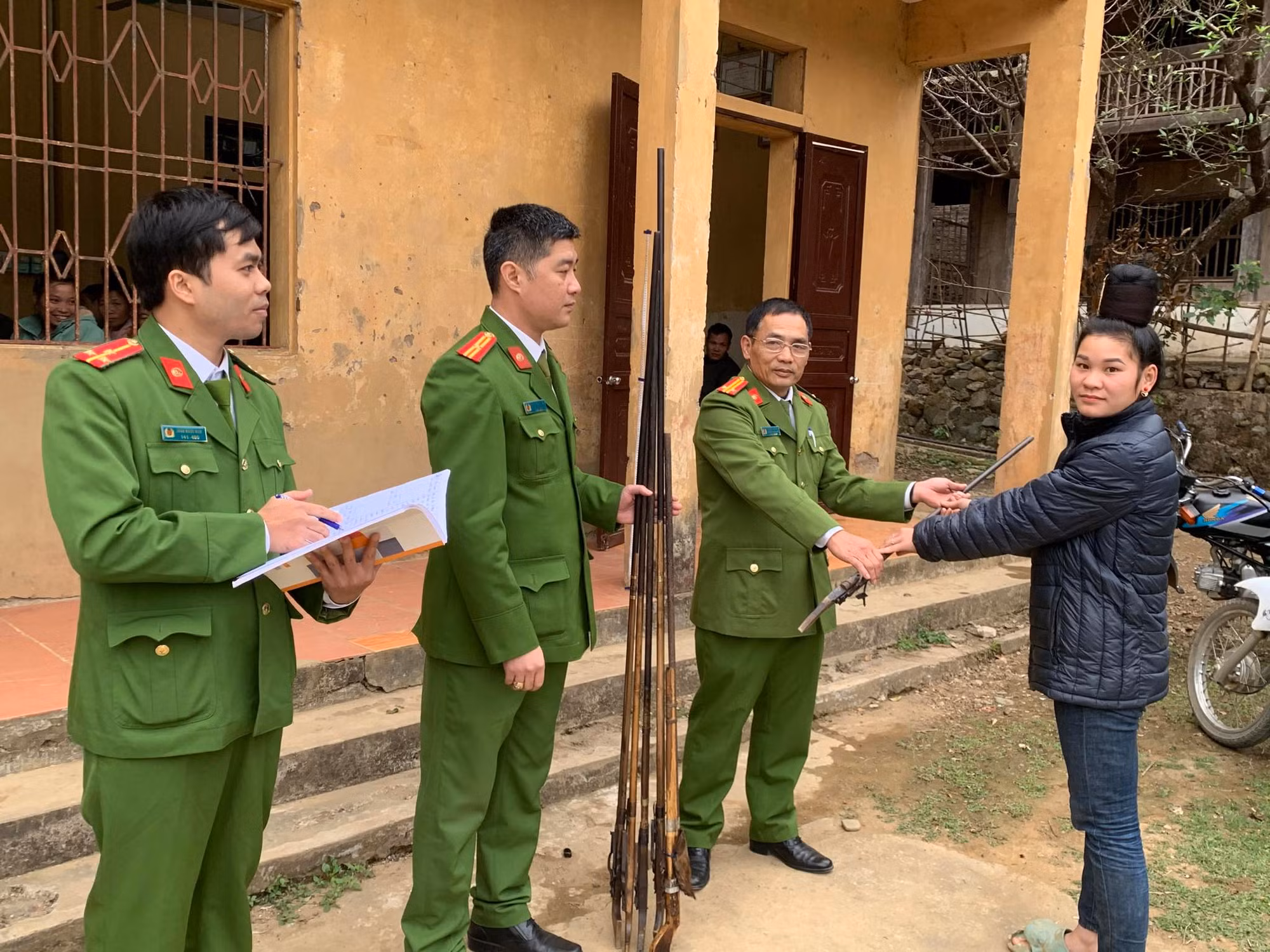 Ngăn chặn nhiều vụ mua bán, sử dụng, tự chế pháo -0