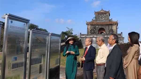 Triển lãm “Kinh thành Huế - dấu xưa còn lại” công bố gần 100 tài liệu mới