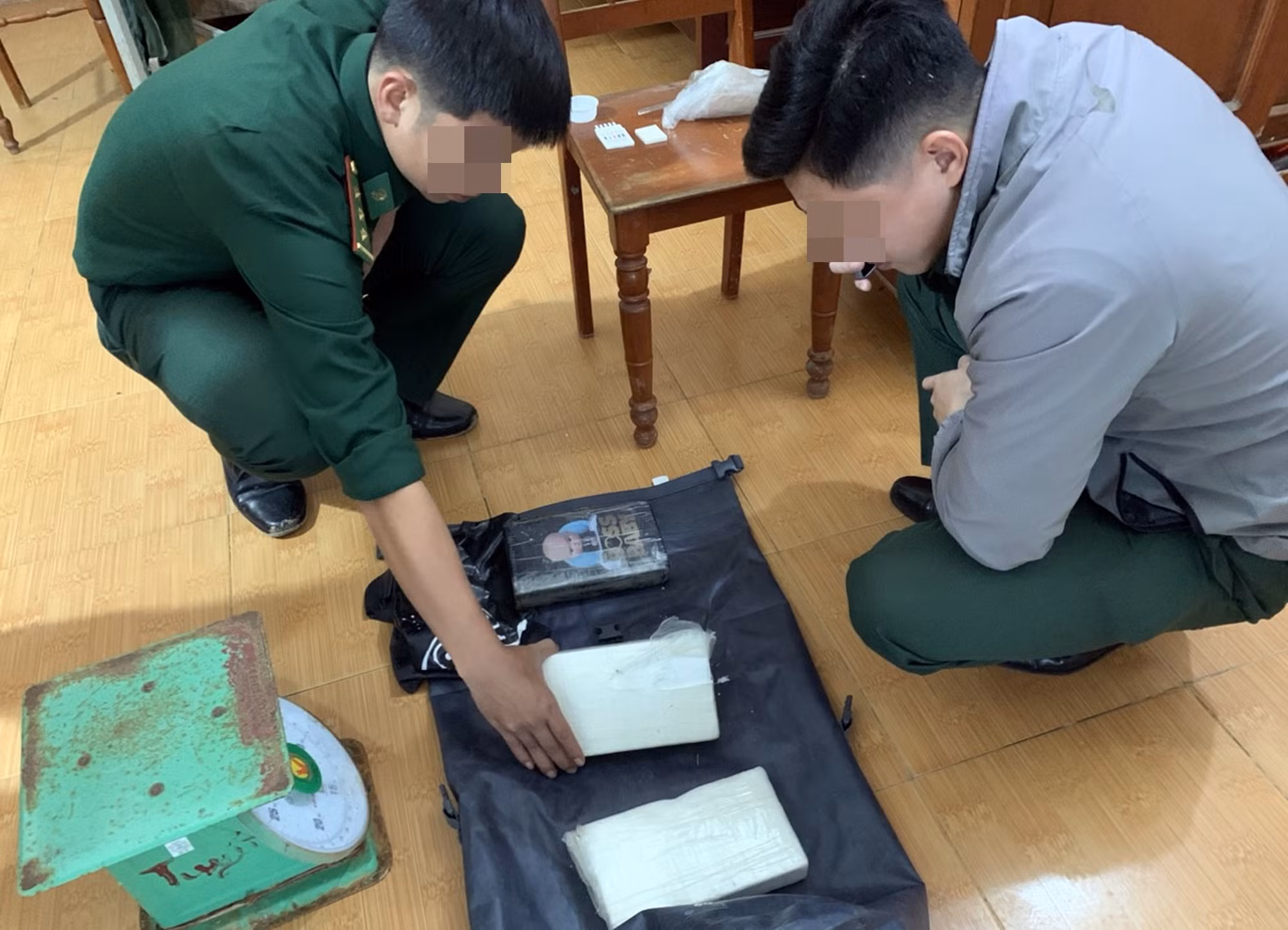 Phát hiện gần 3kg cocaine tại bờ biển ở Quảng Ngãi -0