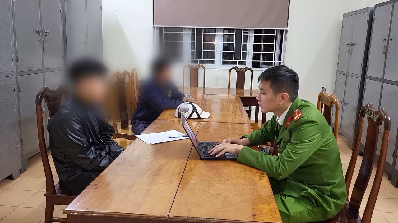 Khởi tố nam sinh lớp 12 