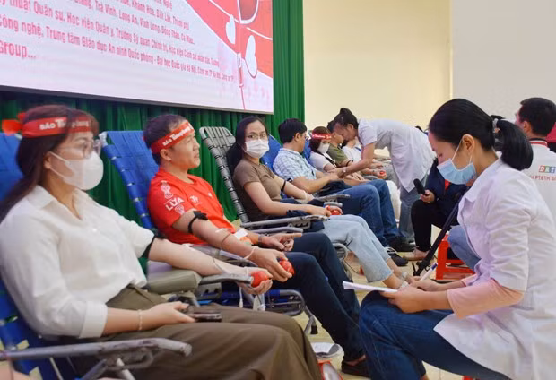 vna_potal_dak_lak_chuong_trinh_chu_nhat_do_nam_2024_voi_chu_de_hien_mau_cuu_nguoi__sinh_menh_cua_ban_va_toi_7178479.jpg -0