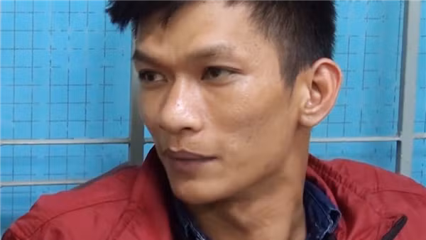 Chồng mang kéo đâm người phụ nữ có mâu thuẫn với vợ mình