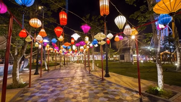 Đến Công viên Châu Á, trải nghiệm "Chợ Tết vui phết"