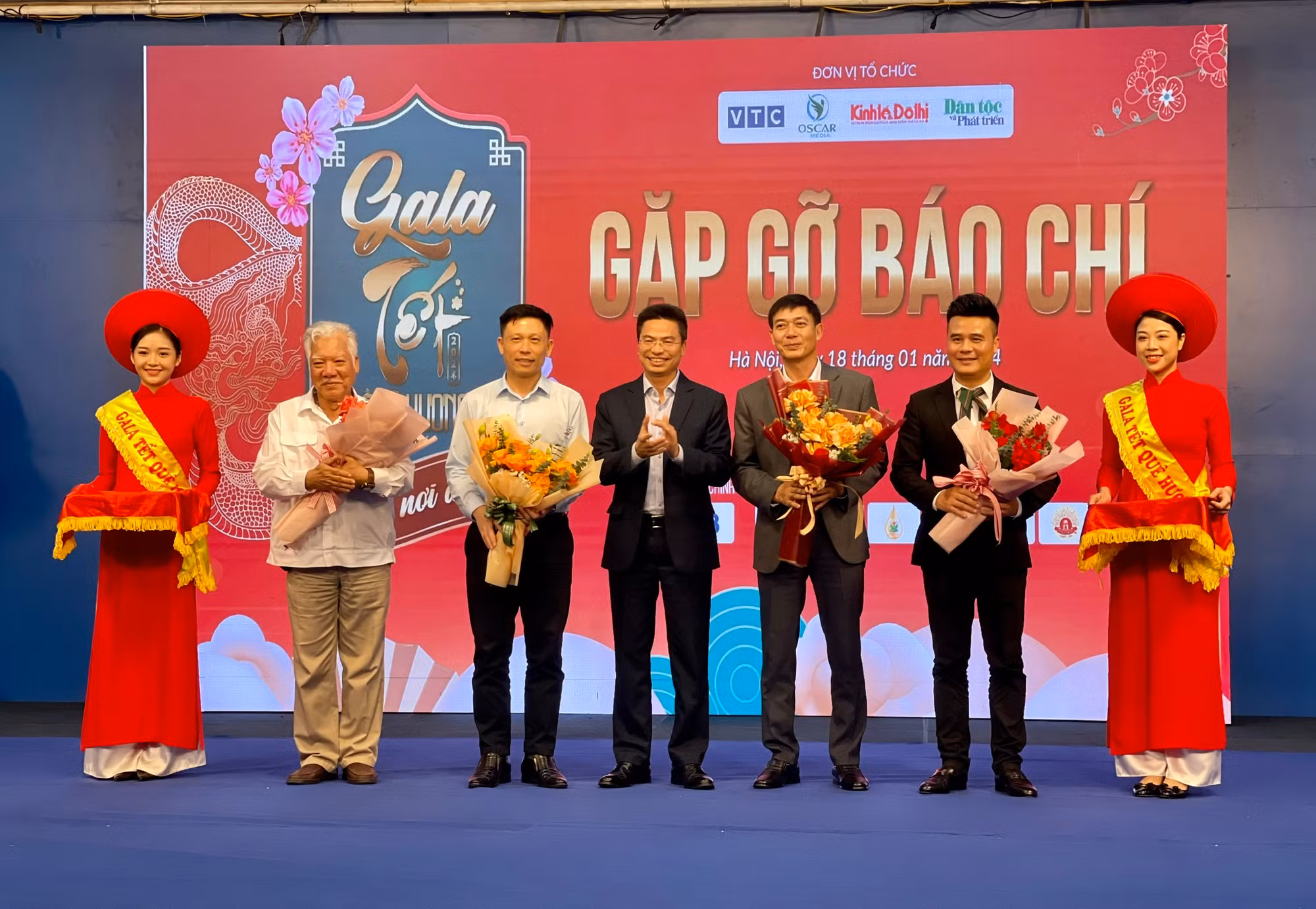 Gala Tết quê hương 2024 tại Nhà hát Hồ Gươm -0