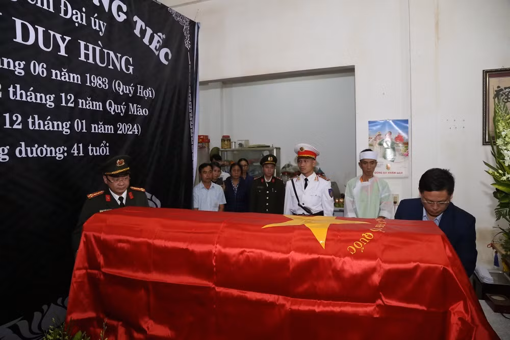Tiếc thương một cán bộ Công an luôn gần dân, vì dân -0