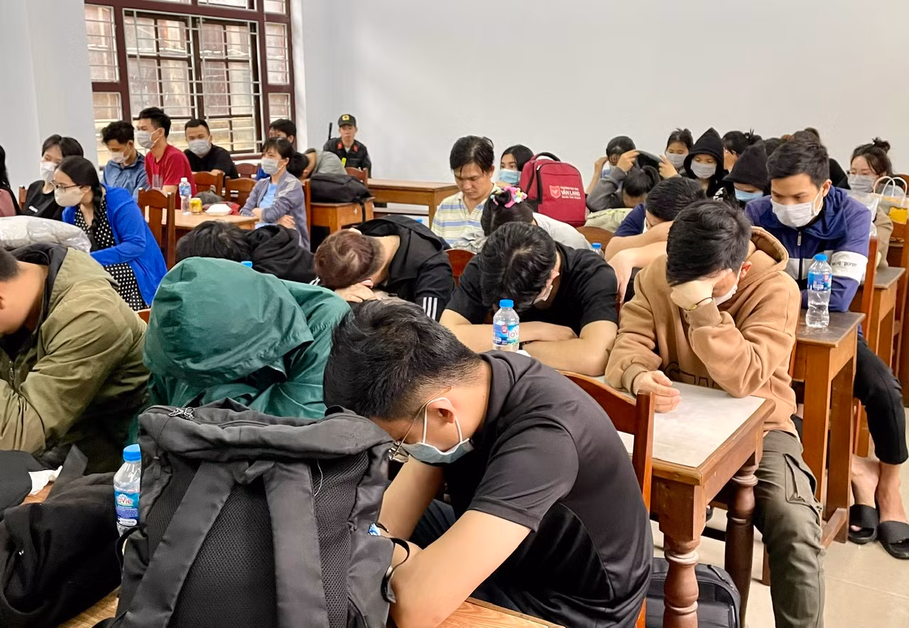 Triệt phá đường dây cho vay lãi nặng do người nước ngoài điều hành, bắt giữ gần 200 đối tượng -1