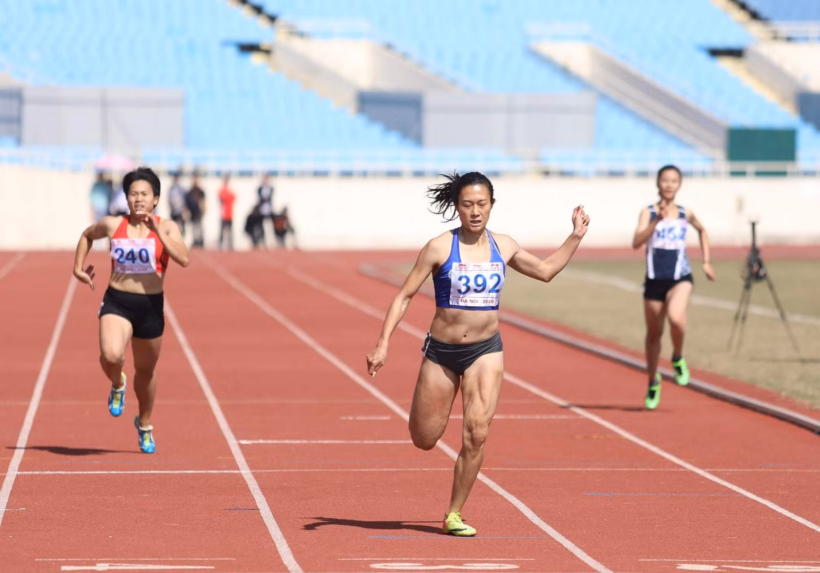 2012020huyen2.jpg -0