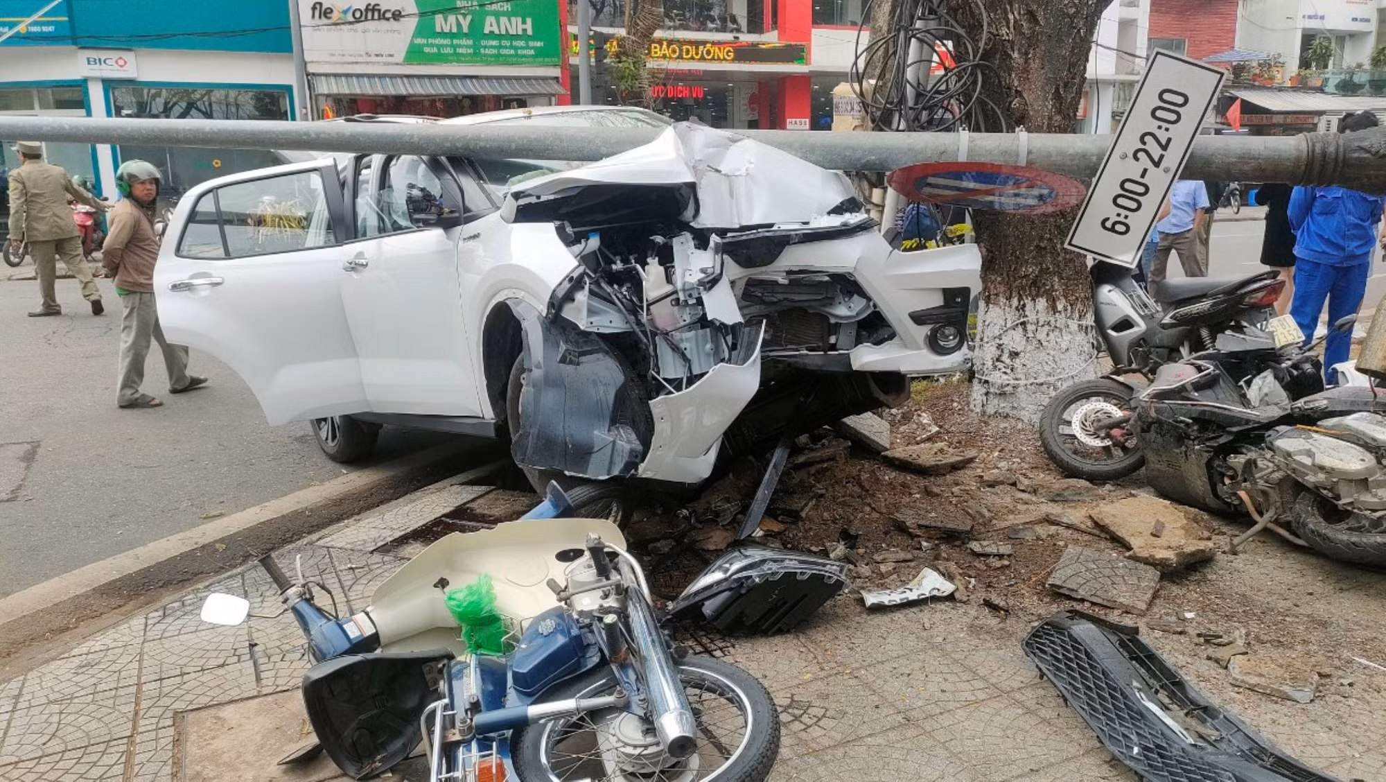 Cụ ông 80 tuổi điều khiển 