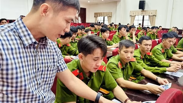 Thiết thực “Ngày hội việc làm” cho chiến sĩ nghĩa vụ Công an tỉnh Quảng Nam
