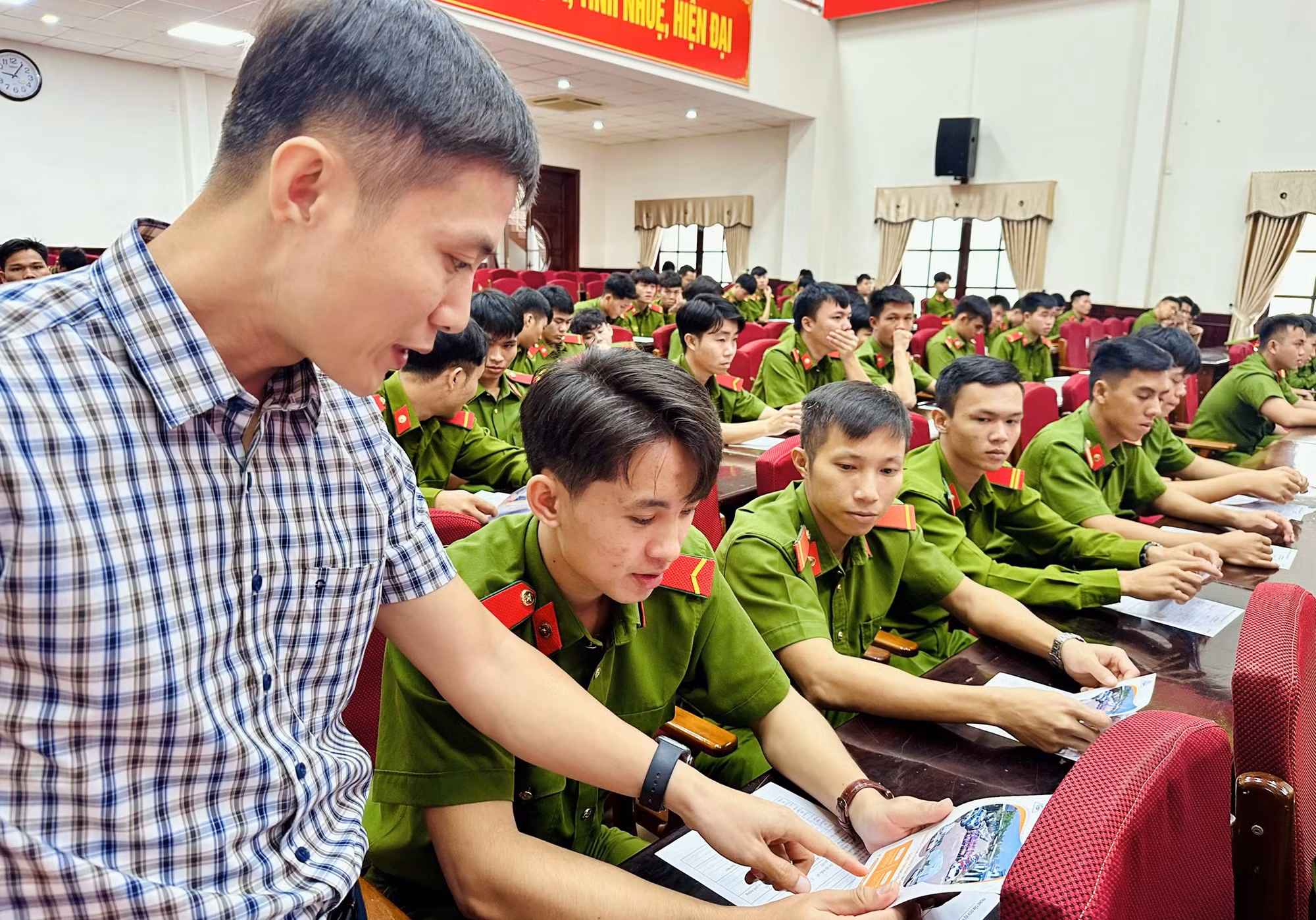Thiết thực “Ngày hội việc làm” cho chiến sĩ nghĩa vụ Công an tỉnh Quảng Nam -0