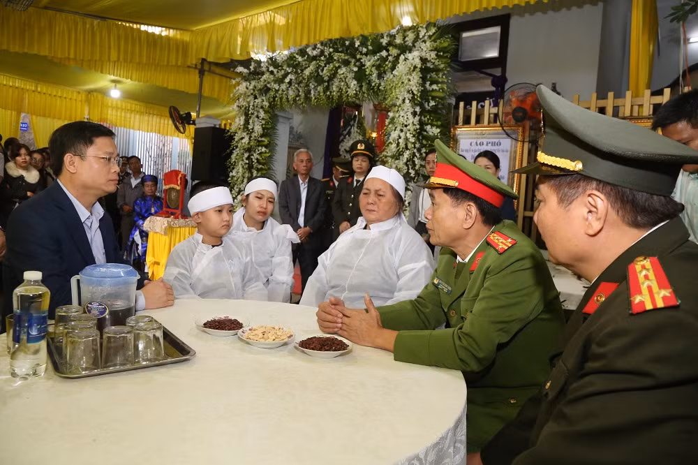 Tiếc thương một cán bộ Công an luôn gần dân, vì dân -0