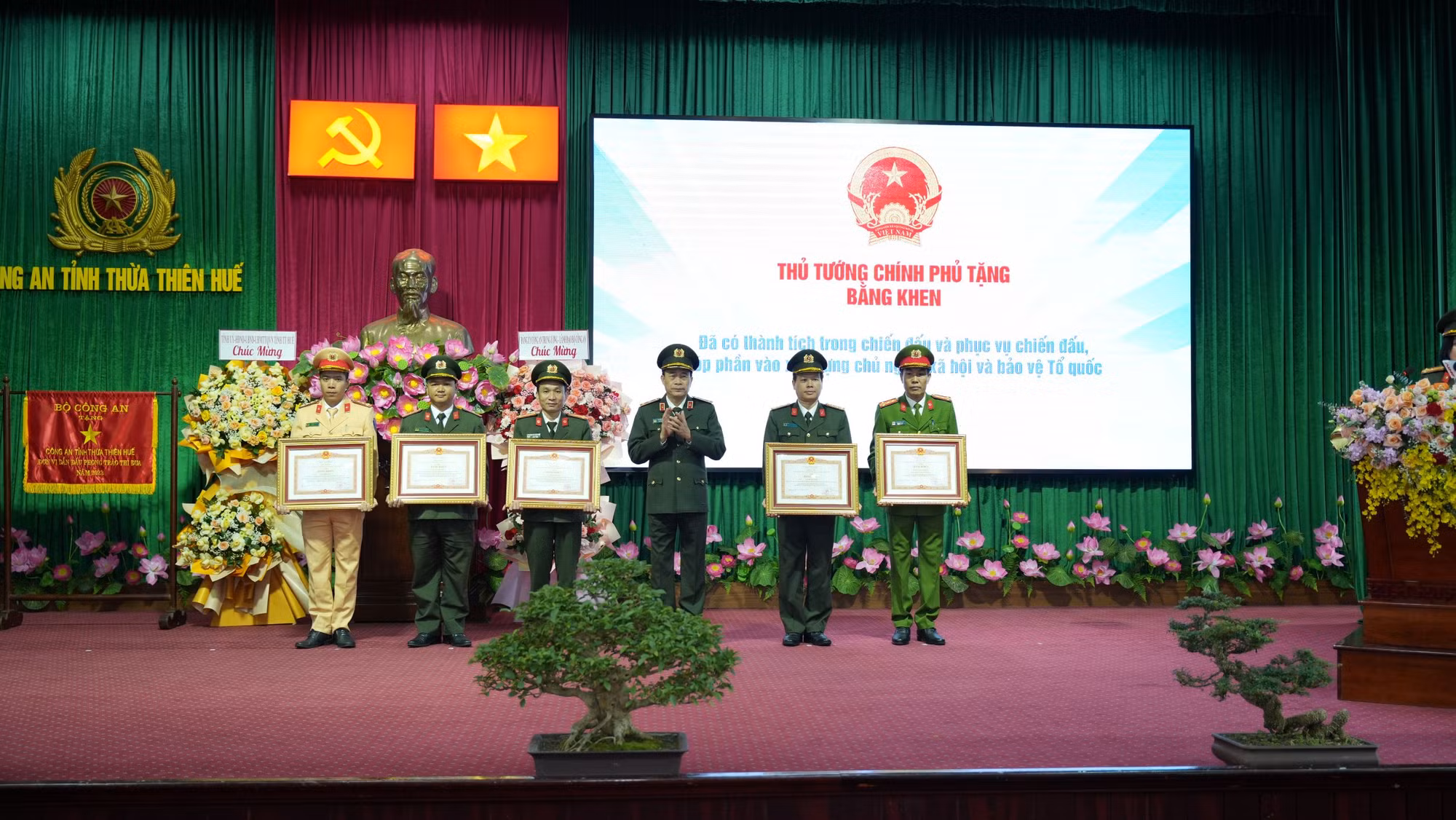 Công an Thừa Thiên Huế giữ vững ANTT, phục vụ hiệu quả mục tiêu đưa địa phương trở thành thành phố trực thuộc Trung ương -0