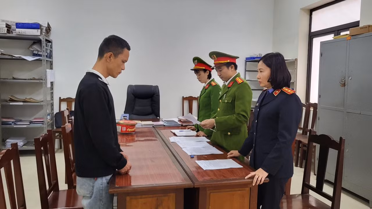 Chèn, ép gây thương tích cho người tham gia giao thông, 1 đối tượng bị khởi tố -0