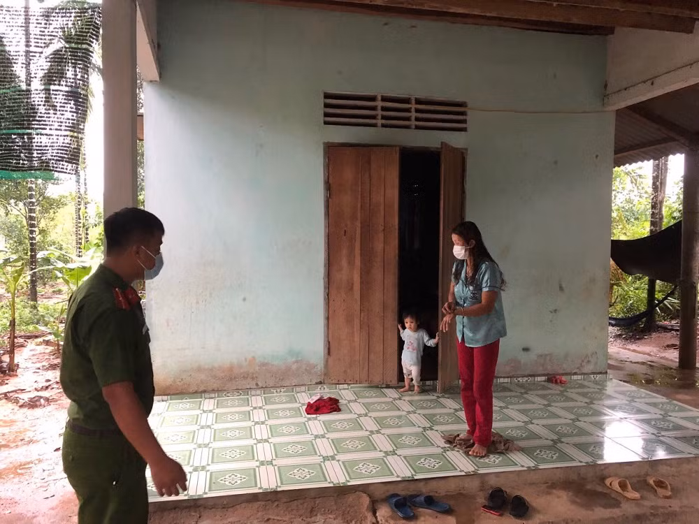 Công an đã liên lạc được với 45 người Cơ Tu đi làm ăn trong rừng -0