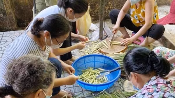 Tổ chức "Siêu thị mini Tết 0 đồng" cho hộ khó khăn bị ảnh hưởng bởi COVID-19 ảnh 1