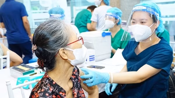 Đồng bào Tây Nguyên phấn khởi được tiêm vaccine phòng COVID-19 ảnh 3