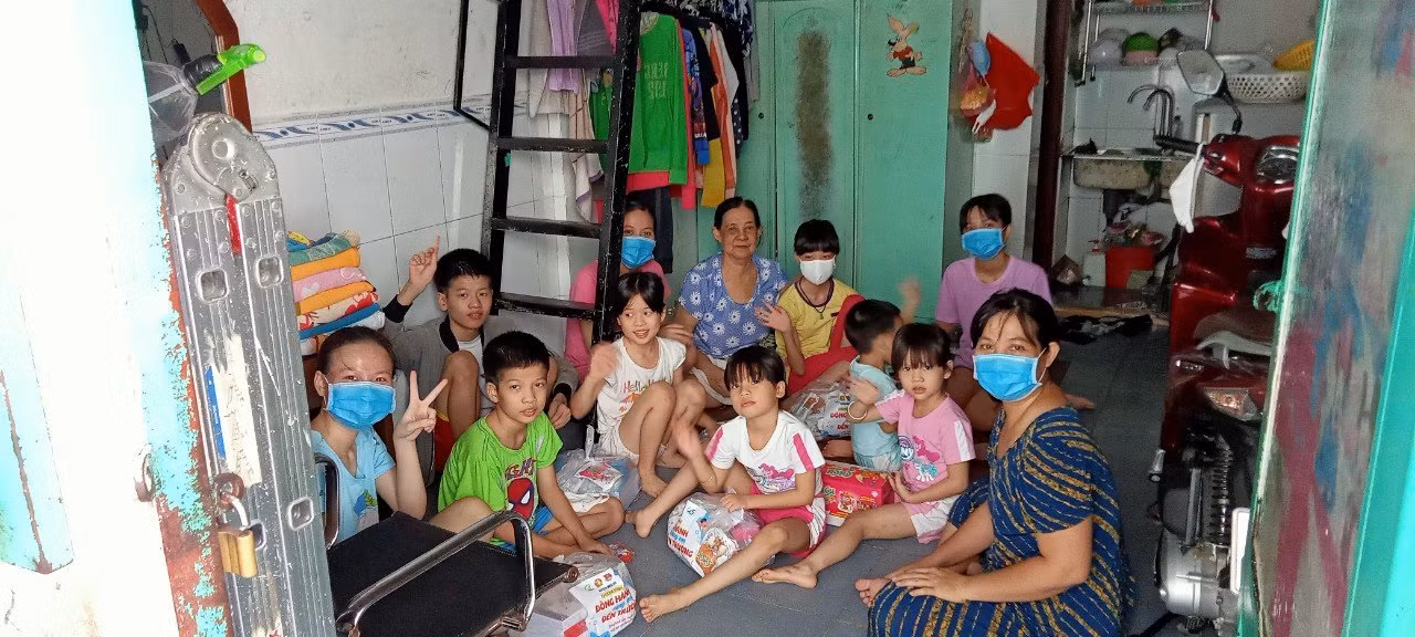 Những quyển vỡ trắng tinh đến với học sinh gặp khó khăn -4