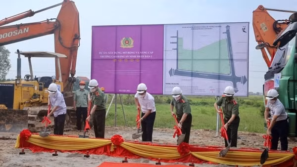Trường Cao đẳng ANND I trao bằng tốt nghiệp cho hơn 300 học viên ảnh 1
